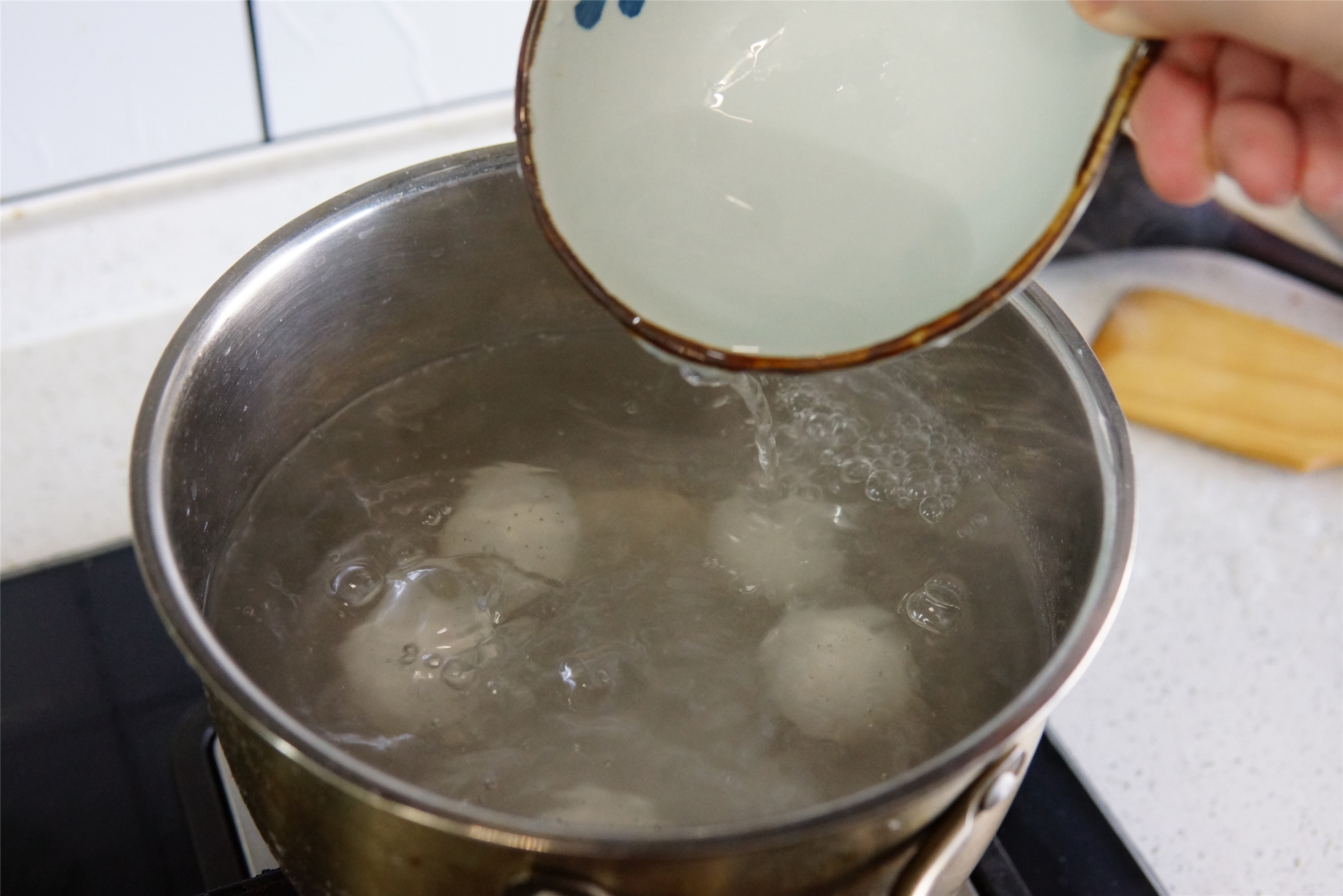 元宵节煮汤圆时，牢记“3用1不用”，不粘锅不破皮，又大又圆