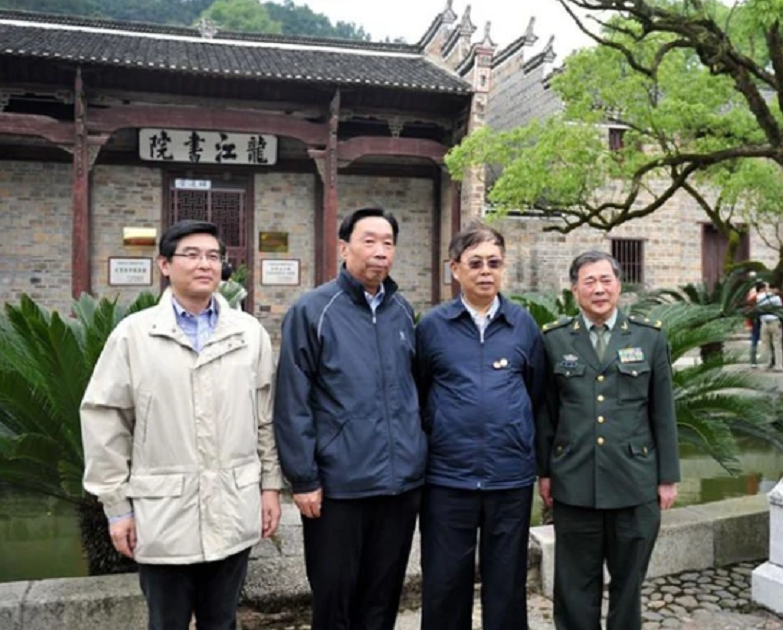 毛主席后人身负伟人“标签”，唯一嫡孙成为少将，长外孙下海经商