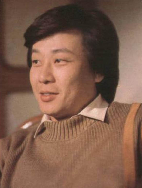 寇世勋照片(娶了2个老婆,楼上楼下相处和谐,67岁的寇世勋有何魅力?