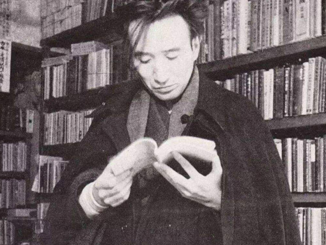 太宰治很唯美的语录，却绘声绘色地描绘出了所谓的幸福，惹人共鸣
