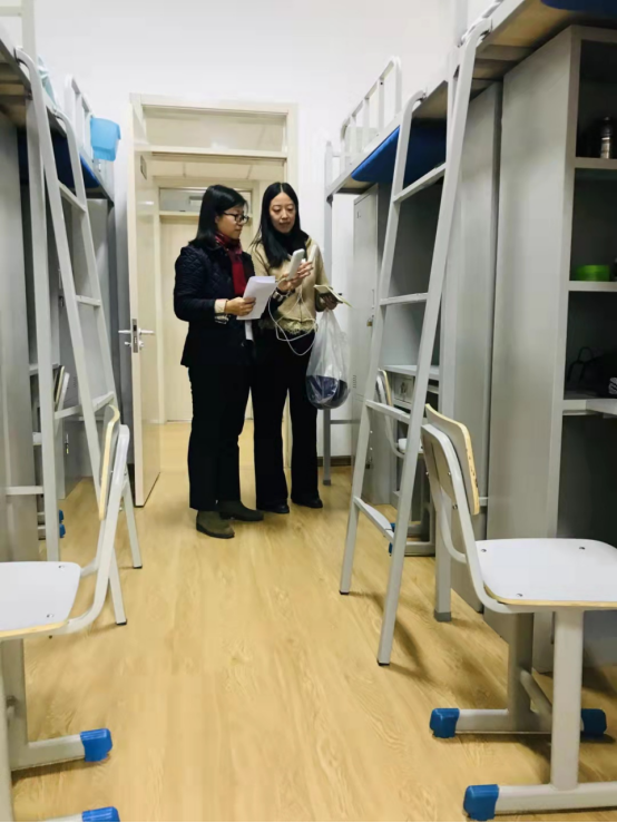 大学生违禁品大公开，男女寝不同一眼可辨，你上学用过违禁品吗？