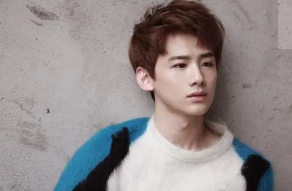 龚俊大学时期“旧照曝光”，阳光帅气，东华“校草”果然名不虚传