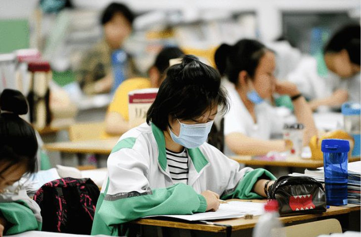 518分居然只能喜提“大专”，安徽考生要哭了，文科为何如此之难