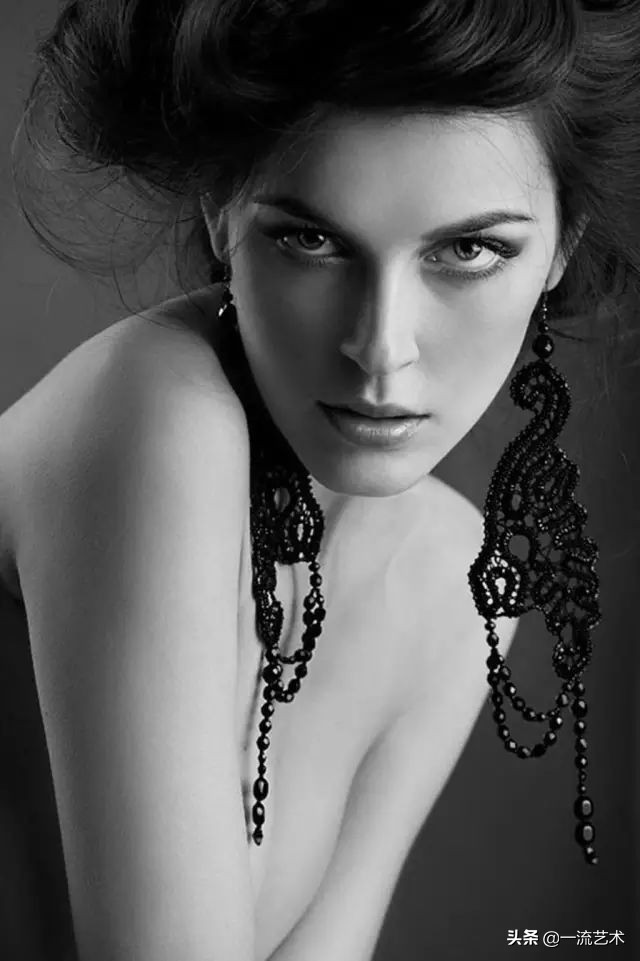 莫斯科摄影师镜头下的女人肖像，黑白唯美