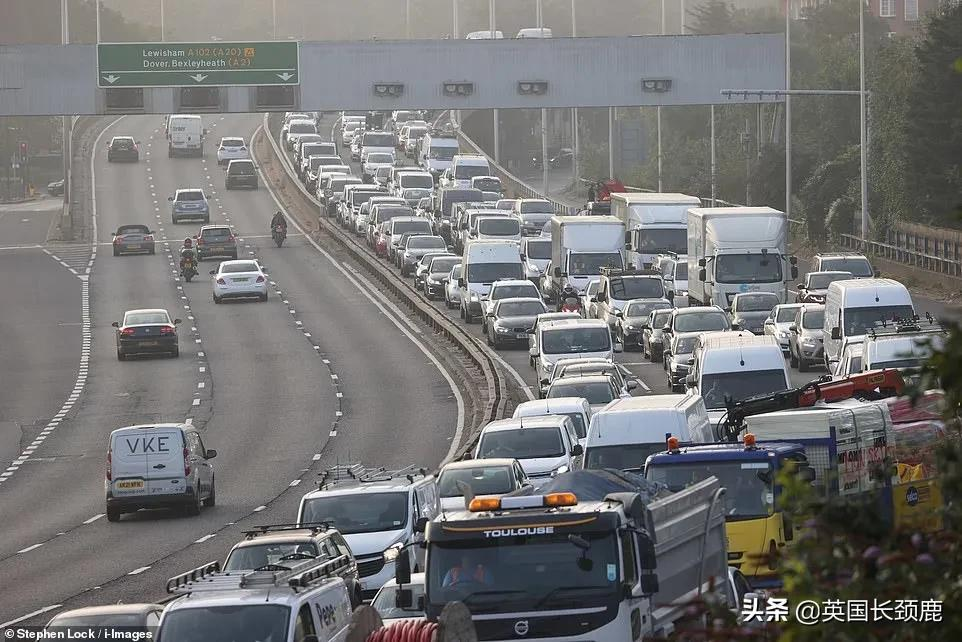 中国限航将持续至明年上半年！今日百万英国学生重返校园