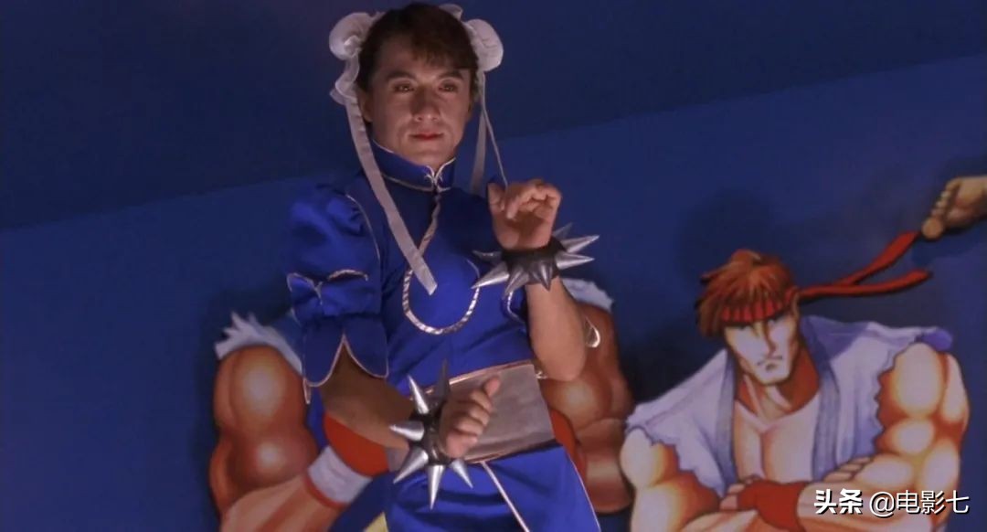 请来三大女神，东拼西凑笑料，这部经典喜剧，删减5分钟才上映