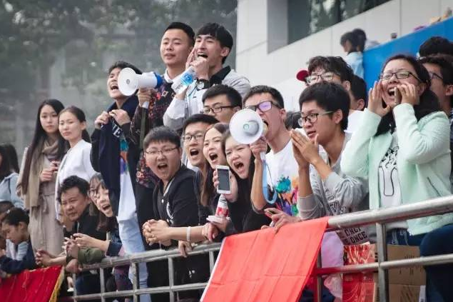 河南考生冯华毅：高考650分选择复读，今年考得更好却笑不出来