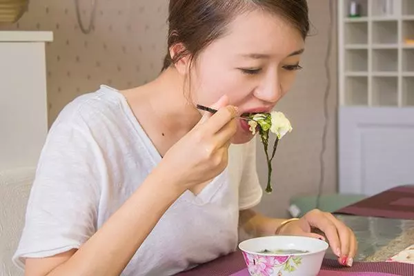 口腔溃疡是怎么回事?口腔溃疡反复发作的原因是什么?