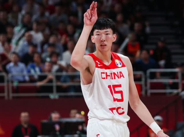 nba球迷看世界杯(再揭伤疤！波兰球迷要求重播世界杯中波大战 网友：该让周琦去看)