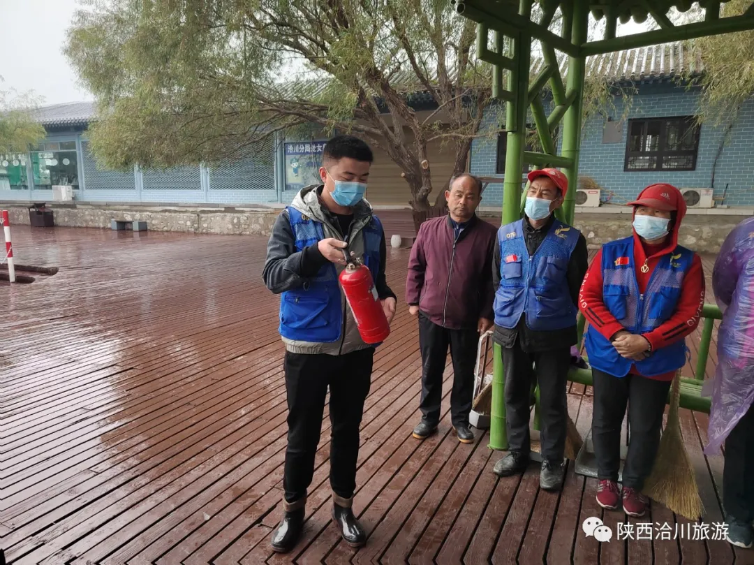 洽川景區(qū)進行消防器材實操培訓