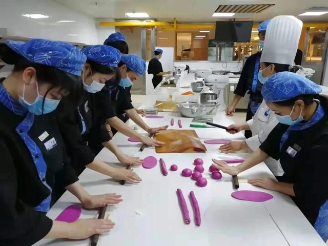 欢迎报考三亚中瑞酒店管理职业学院