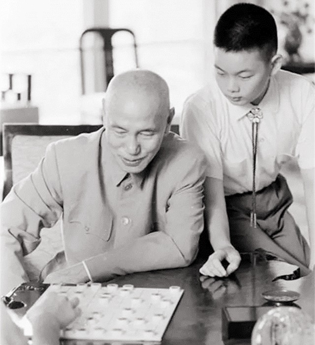 武汉大学首任校长晚年：随蒋去往台湾，退休后常叹气落泪