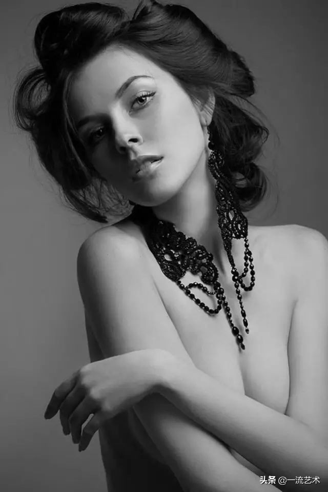 莫斯科摄影师镜头下的女人肖像，黑白唯美