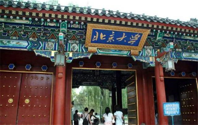 浙江学霸叶珈宁，北大为他降200分录取，一出手便是金牌