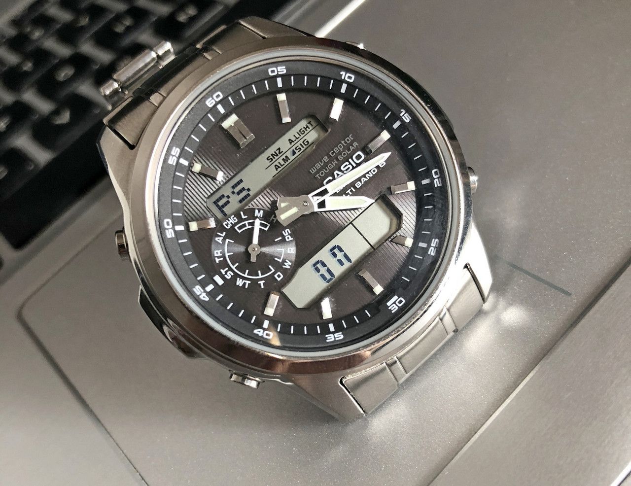 开箱详测：卡西欧CASIO LCW-M300双显电波光动能表，休闲商务之选