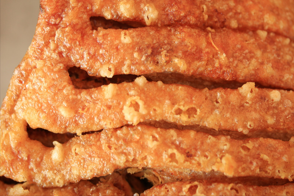 炸五花肉怎样炸得又酥又脆(教你复刻网红脆皮五花肉)