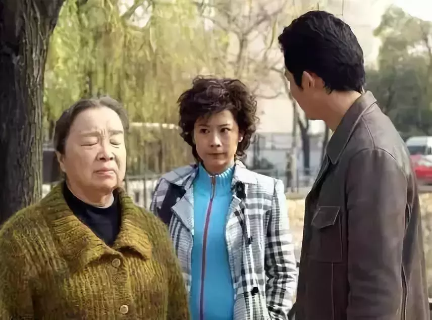 請(qǐng)問:誰有資格跟中年女人比慘?