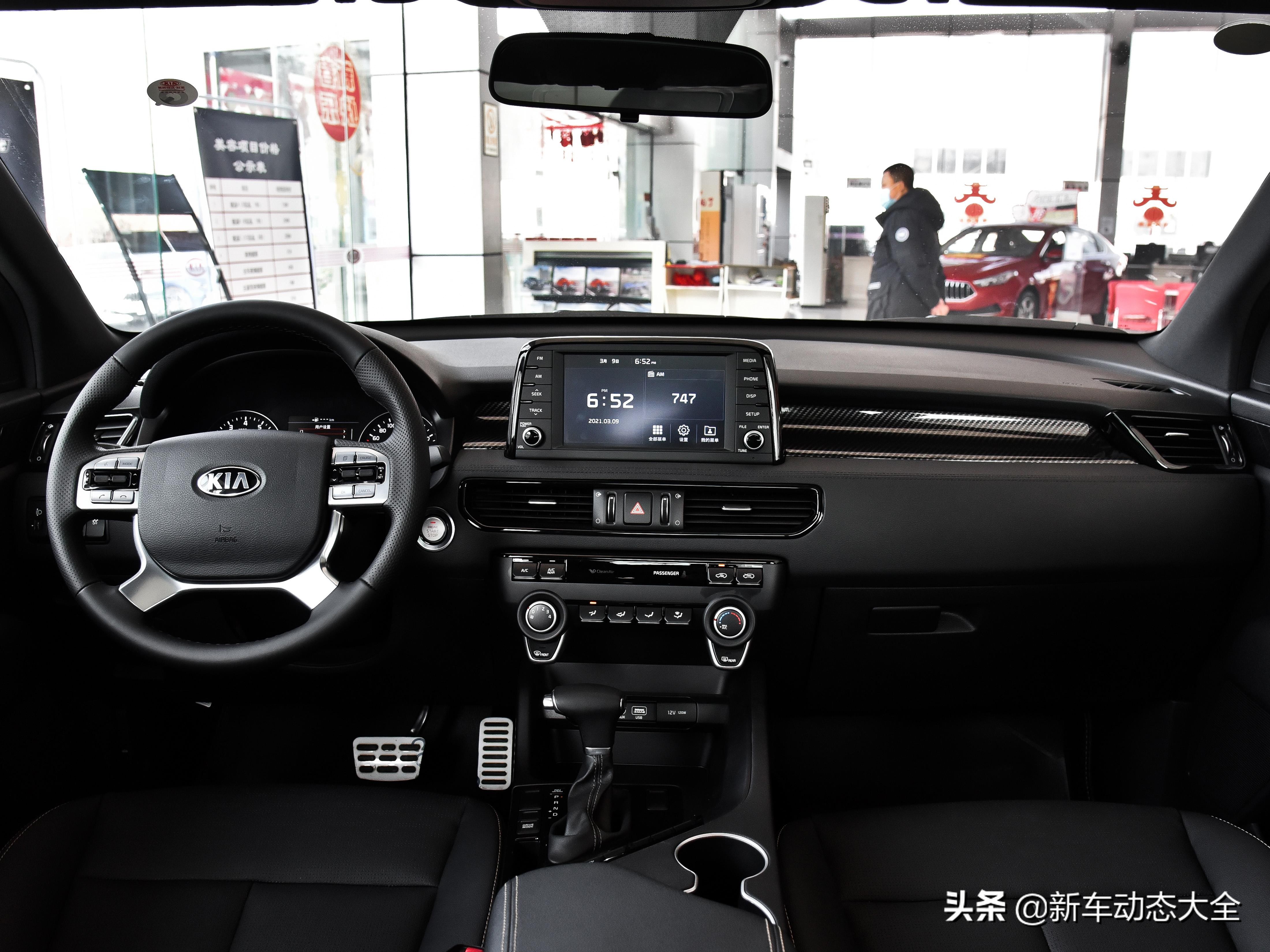 气势不输霸道，空间超越紧凑型SUV，实惠大合资车，带你看起亚KX7