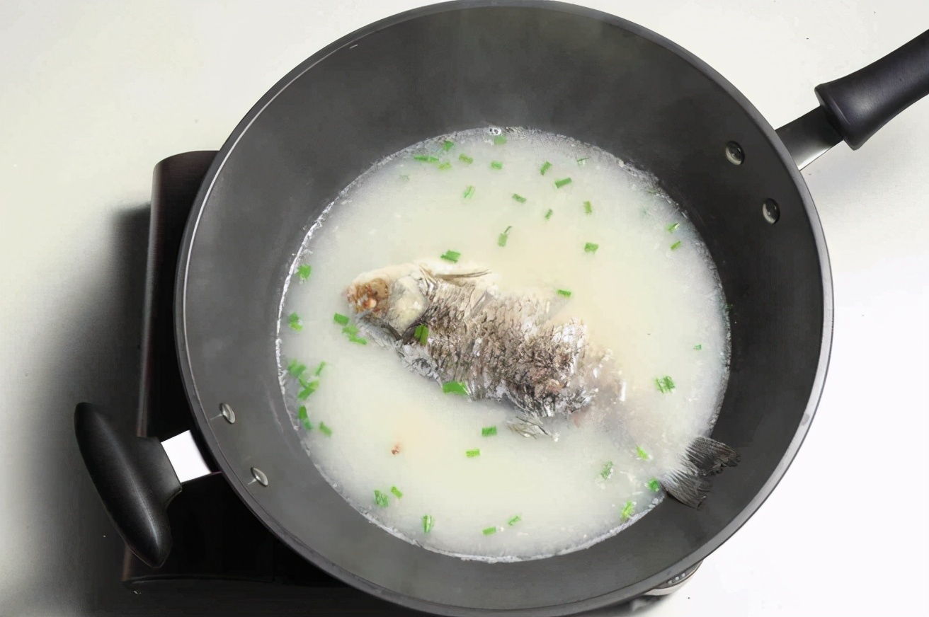 鯽魚湯的做法怎麼做白(如何製作好喝的鯽魚湯)