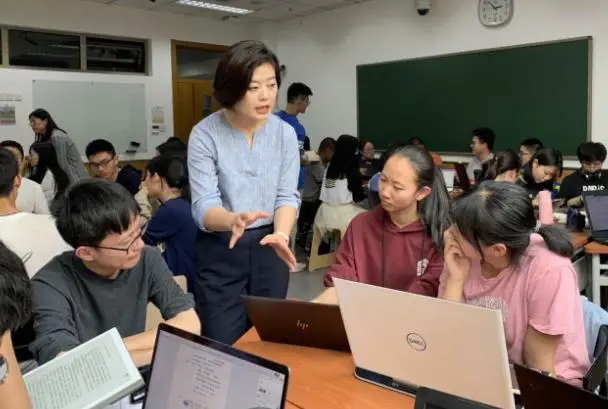 清华大学校花排名，榜首是高考“双料状元”，美女学霸真的存在