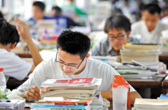 多位高考状元家庭情况曝光，太真实了，他们大多来自这一类家庭