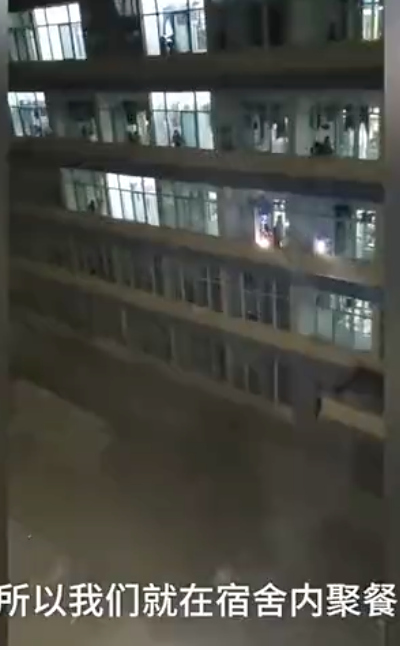 篝火晚会、烟花祝福！今年毕业季，这些高校令人羡慕