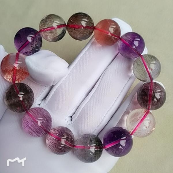 各种水晶手链戴哪只手，投射性吸纳性水晶佩戴禁忌