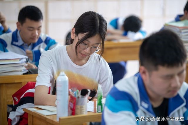 高三学生迎来“坏消息”，禁止公办学校招收复读生，家长不淡定了