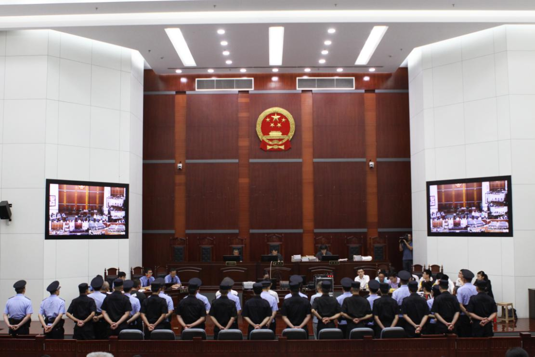 两年内，他打了72场官司