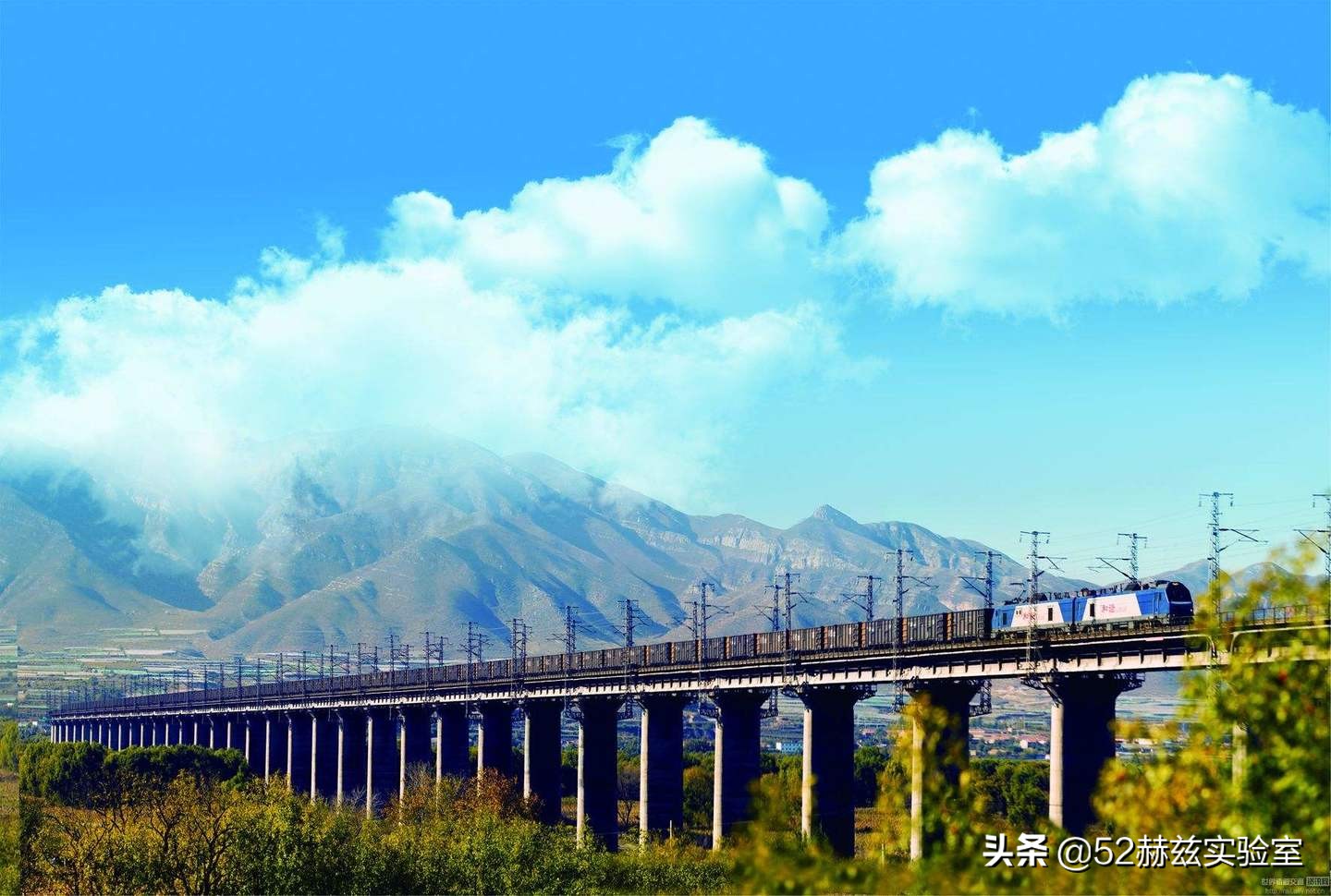 火车托运汽车：安全高效，全程护航2米长车辆运输