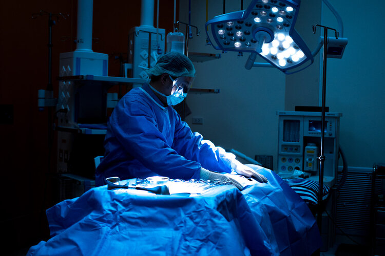 20世纪医学悬案：宫颈癌晚期紧急入院，散发臭味熏晕23名医护人员