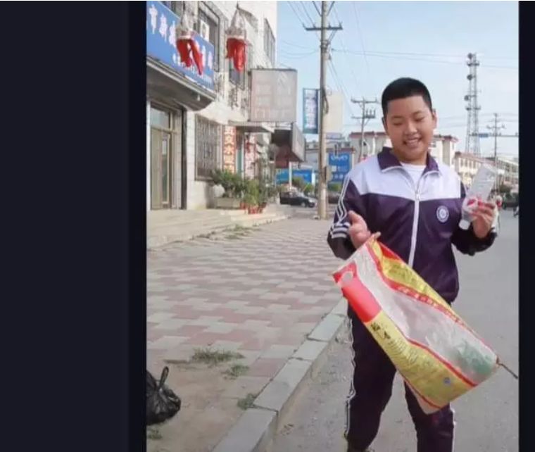 43岁母亲和儿子一起考上大学，好妈妈是孩子心中永远的光