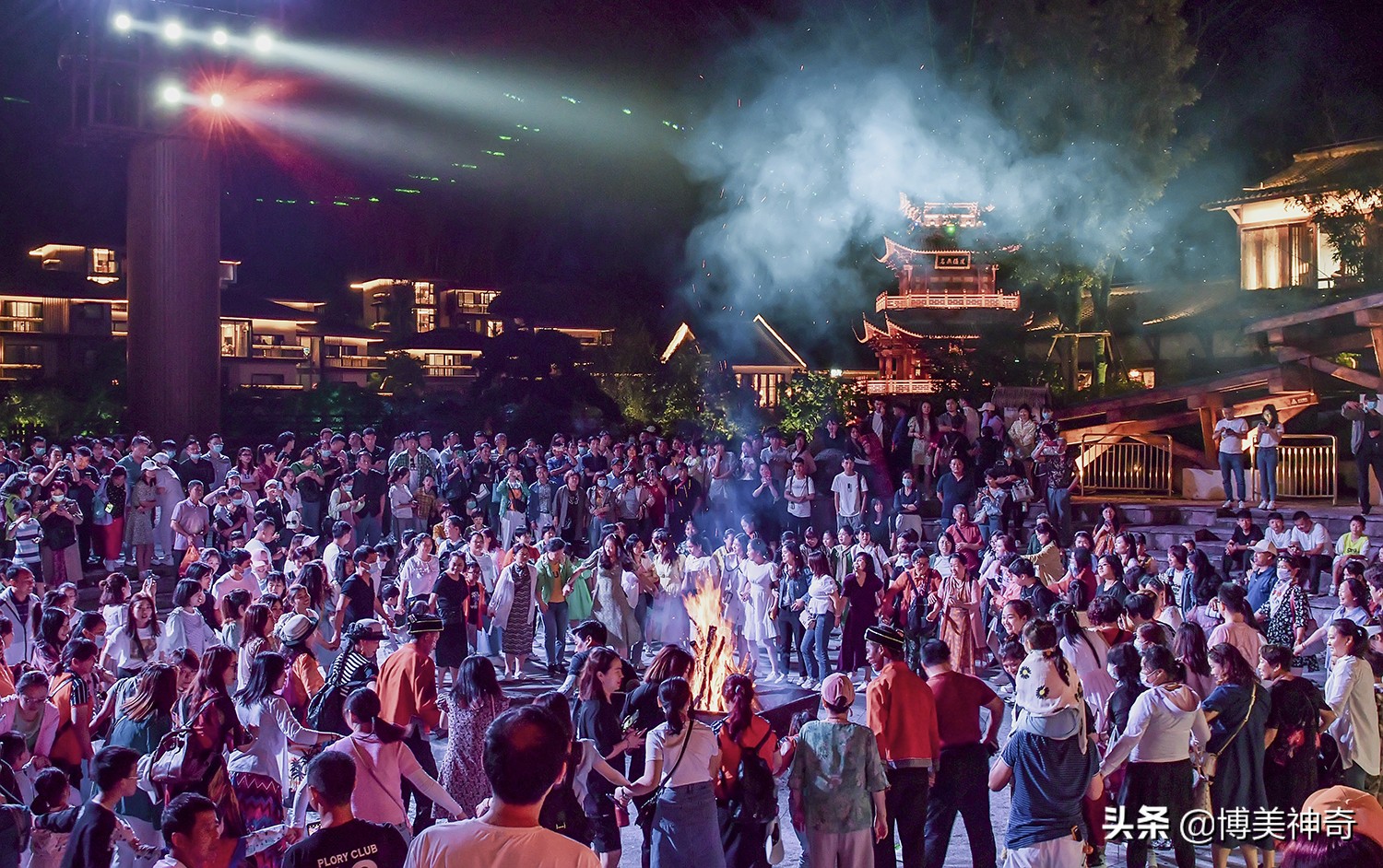 夜往葛仙村，瞧一瞧仙人的夜生活；晨登葛仙山，上一柱平安祝福香