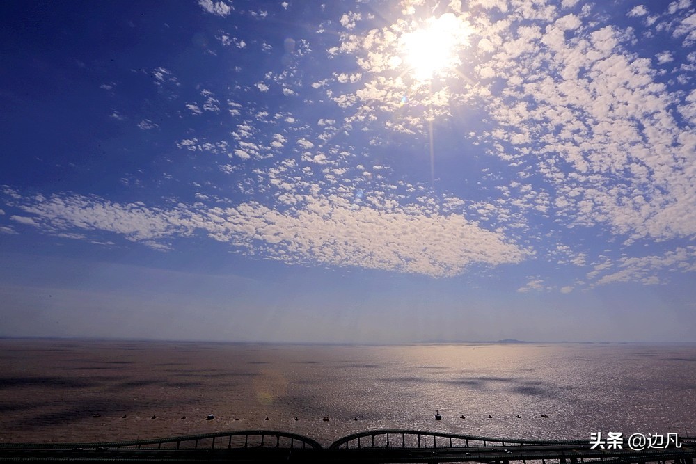 杭州湾跨海大桥，桥上俯瞰杭州湾别有一番风景