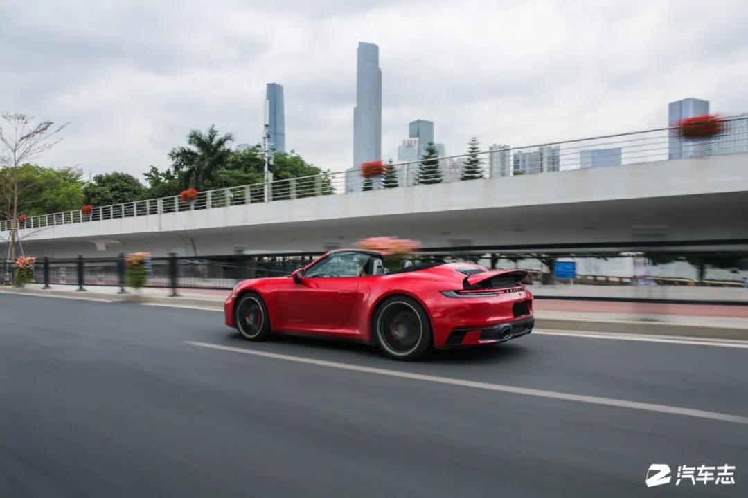 这194.75万元绝对物有所值！试驾保时捷911 Carrera 4S Cabriolet