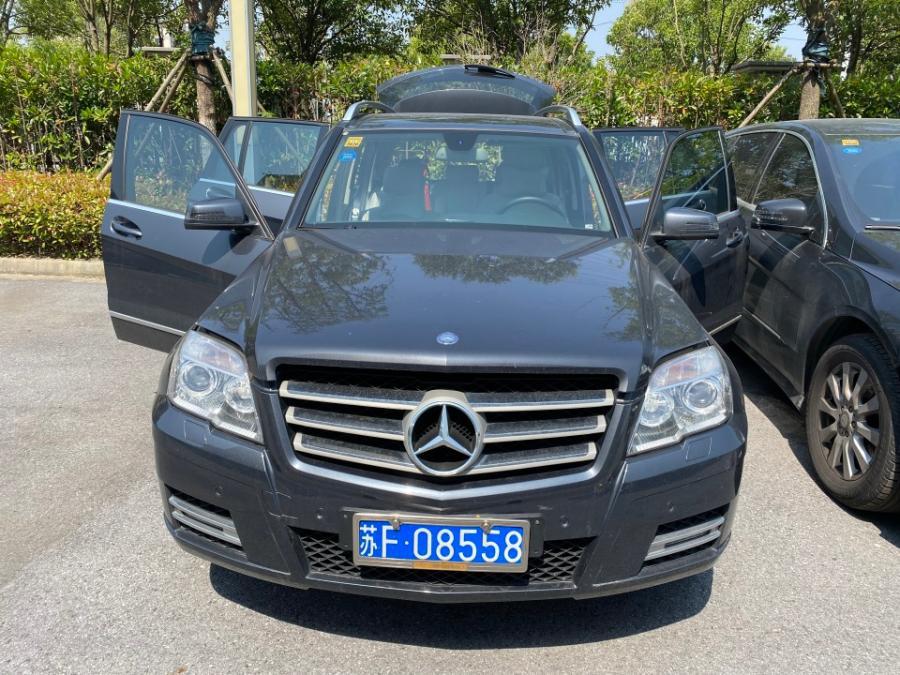 江苏南通拍卖成功一辆梅赛德斯奔驰GLK300轿车，成交140,880.3元