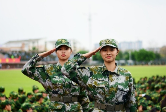大学生毕业前入伍，和毕业后当兵待遇差距不小，学生要了解清楚