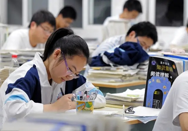 江西省高考成绩公布，文科一本线559分，理科一本线519分