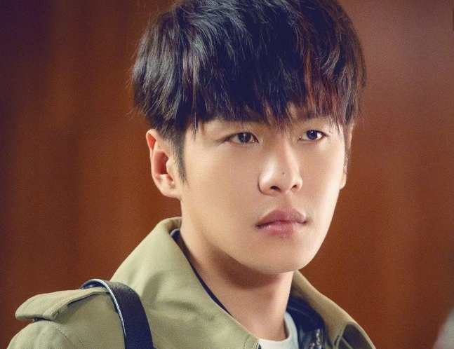 张若昀自曝陪老婆吃月子餐胖了10公斤，他的童年阴影终被爱治愈