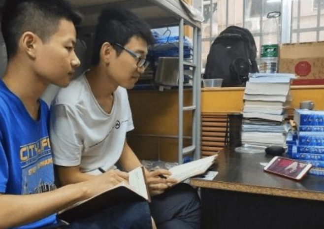 “住校”和“走读”的差距有多大？中考成绩公布后，家长含泪总结