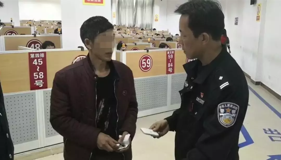 50岁重庆男子考科目一成考霸，10分钟交出满分答卷，竟是暗藏玄机！