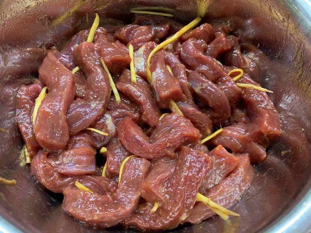 牛肉干怎么做家庭制作，五香和麻辣制作的步骤详解？