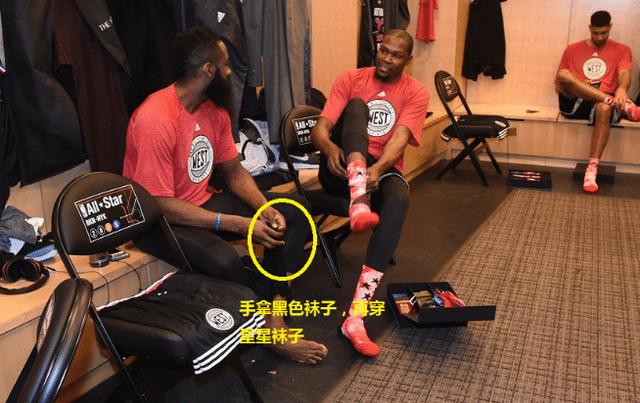 nba袜子为什么会拉高(NBA球员比赛为何穿两双袜子？只有资深球迷才懂，实力提升是真大)