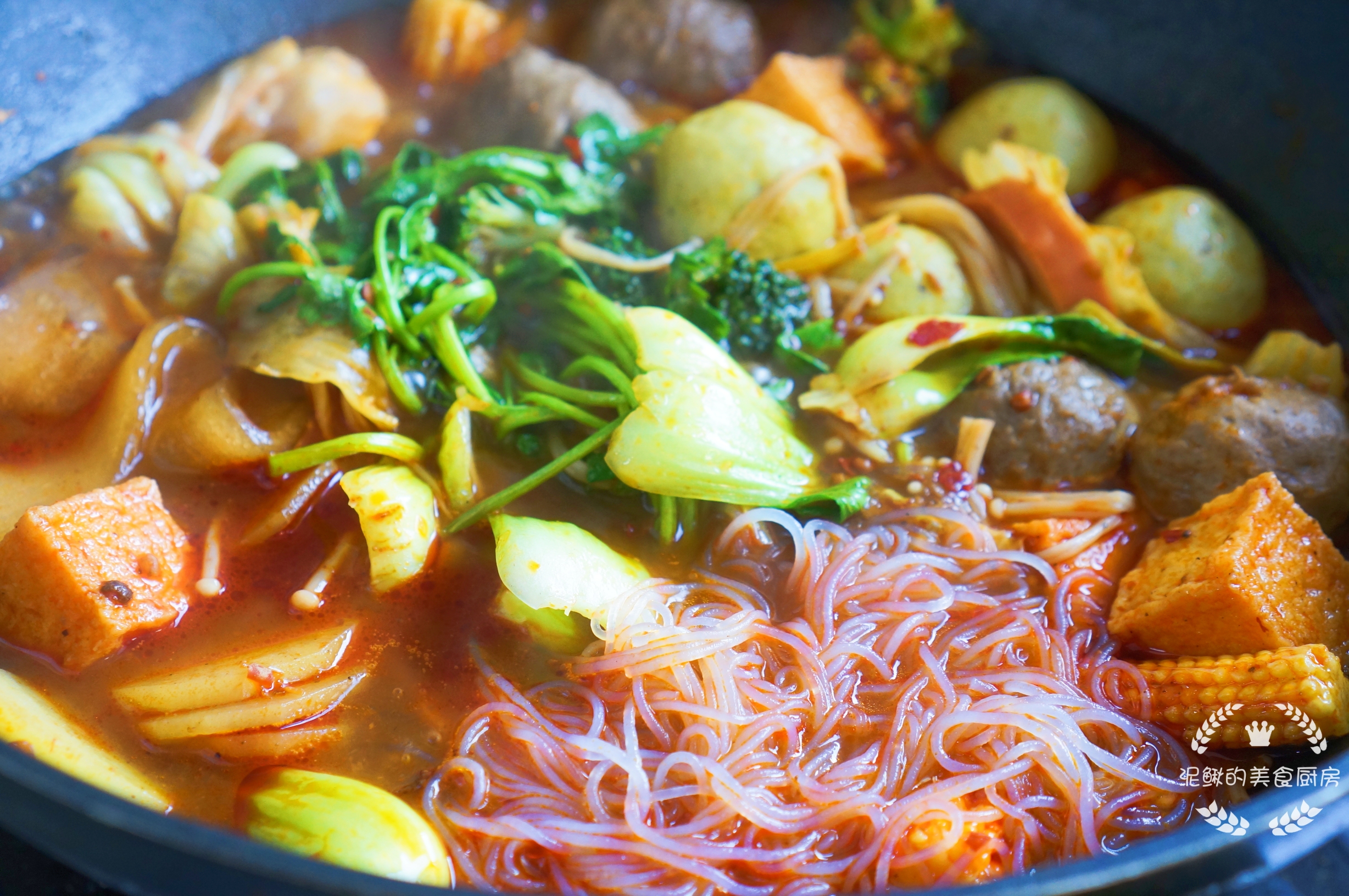 在家制作麻辣烫，方法简单，只需一包调料，比外面买的好吃