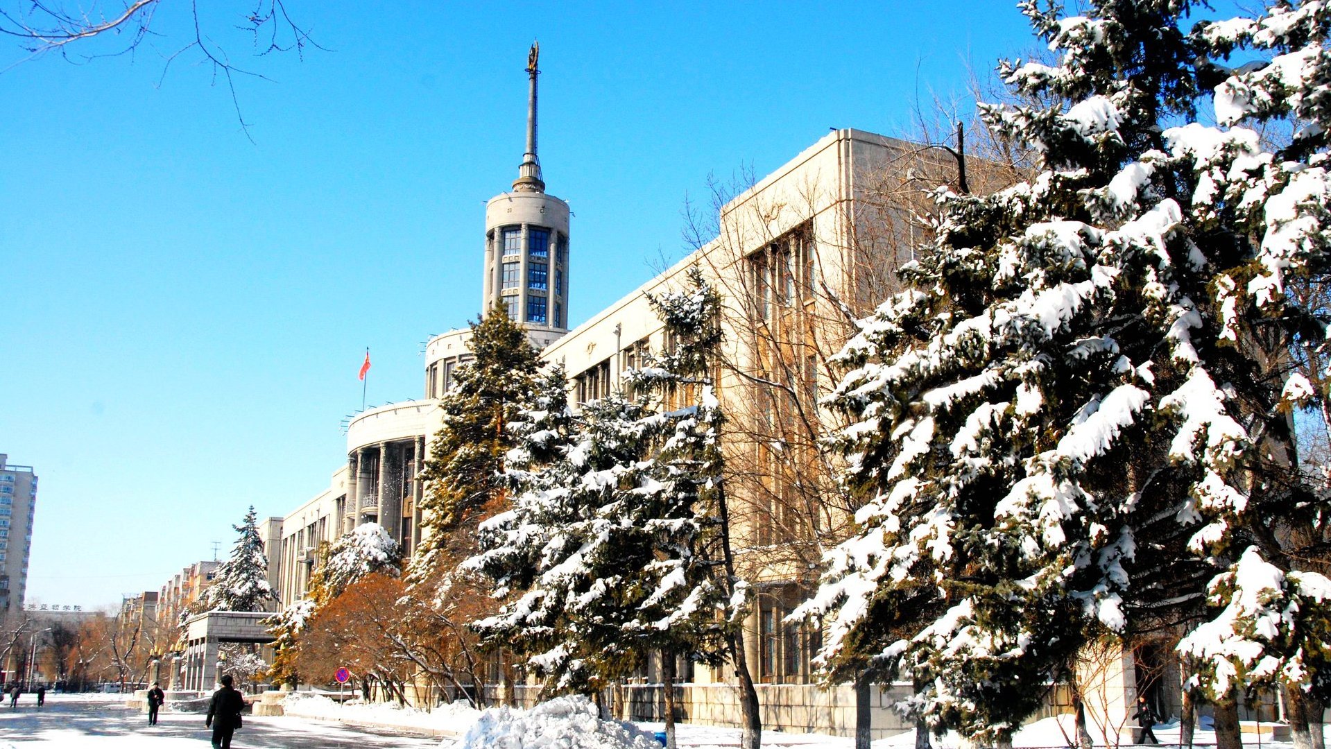 黑龙江省10所大学名校，9所都在哈尔滨市，1所在大庆