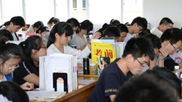 高考没过本科线，却收到多所大学的录取通知书？过来人劝你要当心