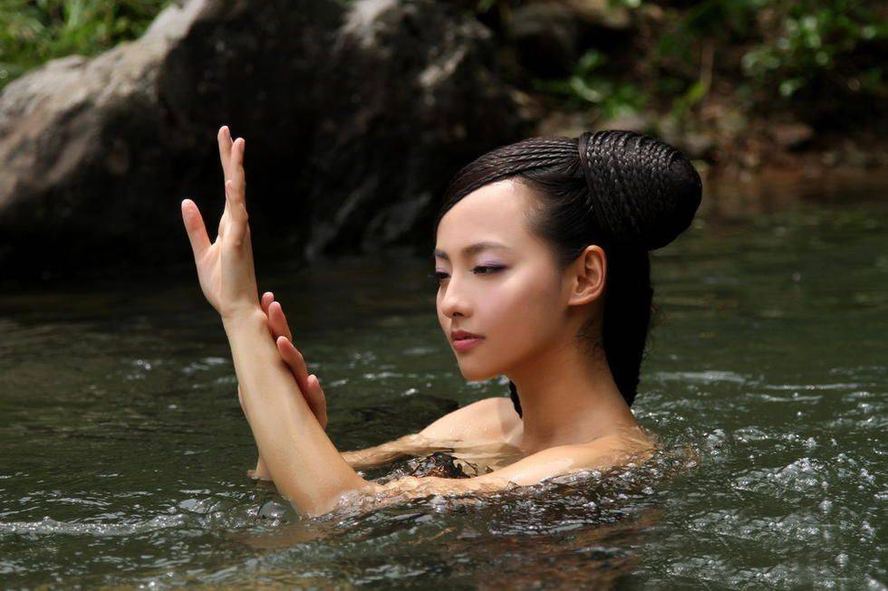 古装美人沐浴照,范冰冰妩媚,佟丽娅诱惑,蓝洁瑛美到惊人