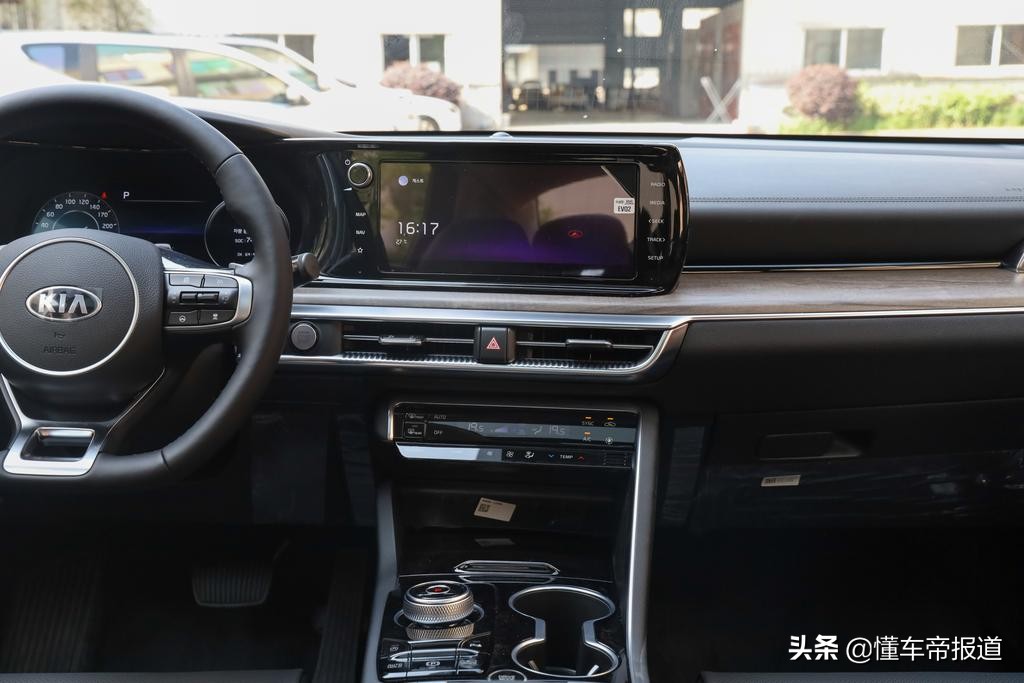 新车 </p><p>　　 将溜背进行到底，实拍东风悦达起亚全新一代K5凯酷