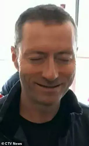 “近视手术毁了我”,他们选择自杀,原来这种手术比想象的危险!