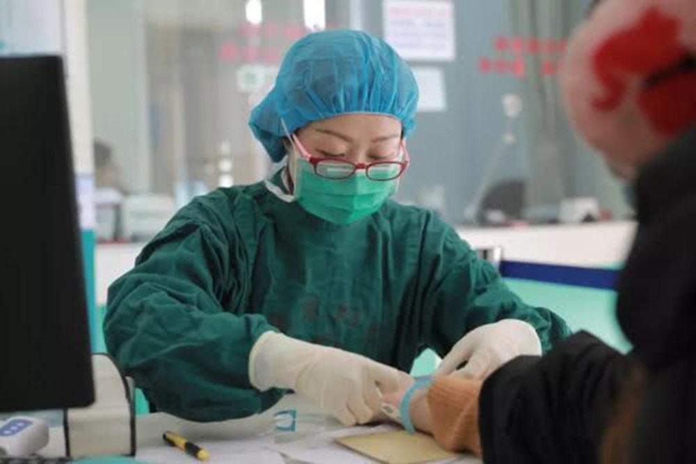 女子怀孕5个月被辞退，老板：久站影响胎儿，如何协调工作与生活
